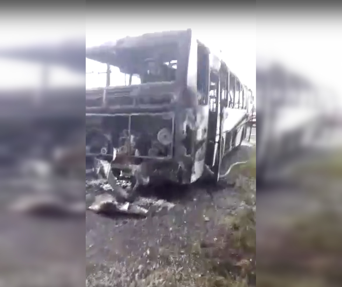Последствия пожара в автобусе. Фото © Кадр из видео из группы во "ВКонтакте" главка МЧС по Тюменской области