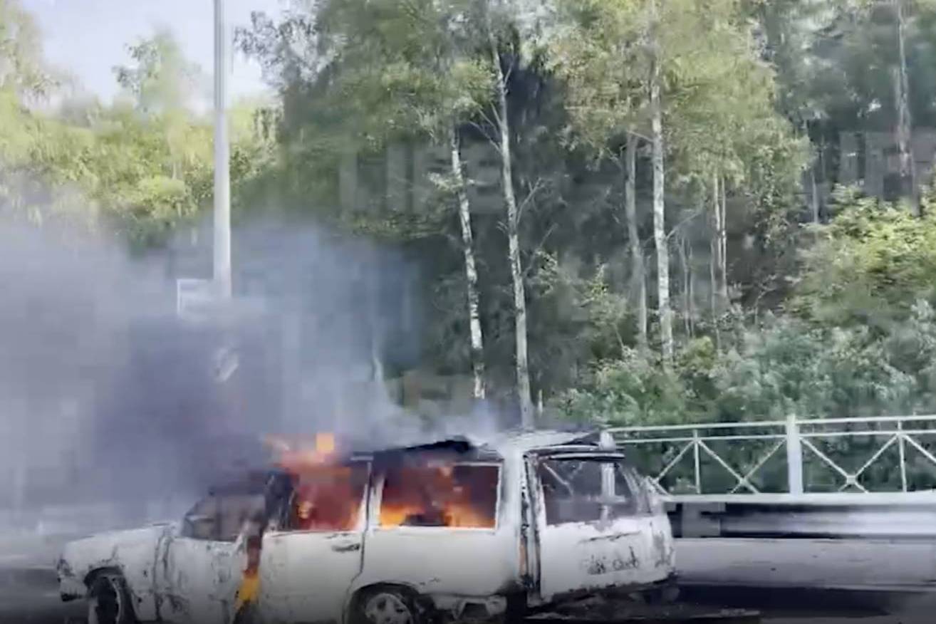 Двое детей сгорели в авто после ДТП на трассе в Ленинградской области