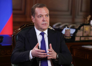 Медведев назвал экс-главу МВД Латвии придурком после слов о планах "отсечь" Калининград