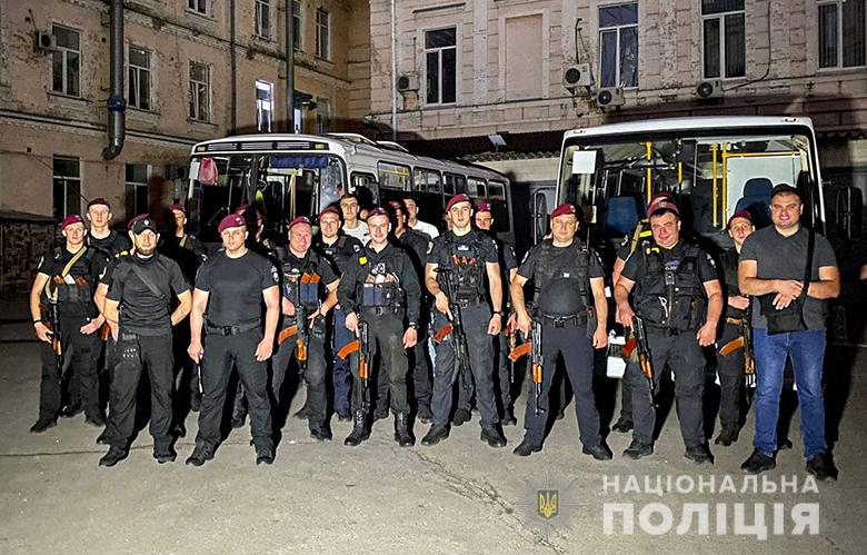 Киевские полицейские перед рейдом по ночным клубам. Фото © Полиция Киева