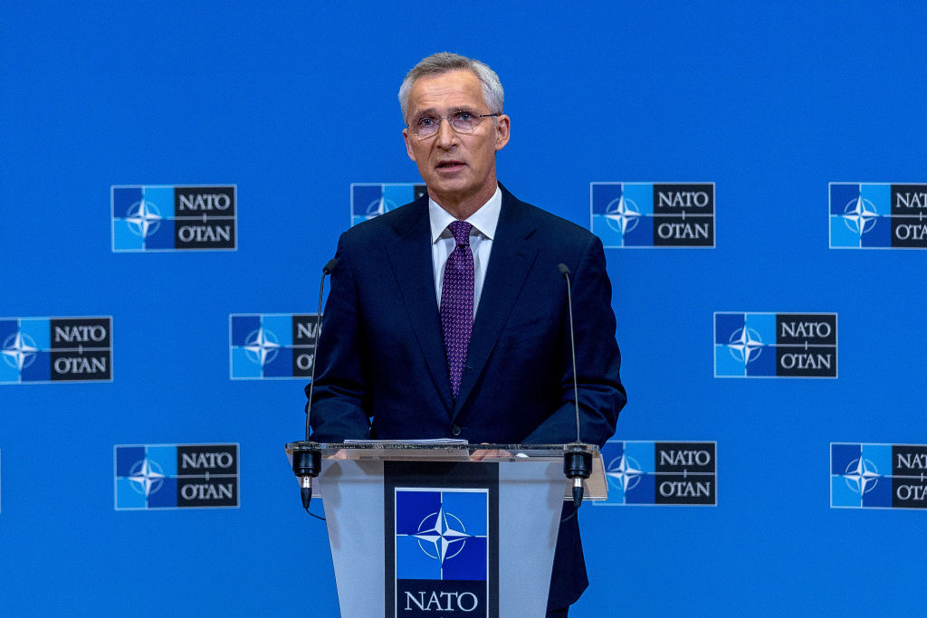 Столтенберг заявил о подготовке НАТО к противостоянию с Россией с 2014 года