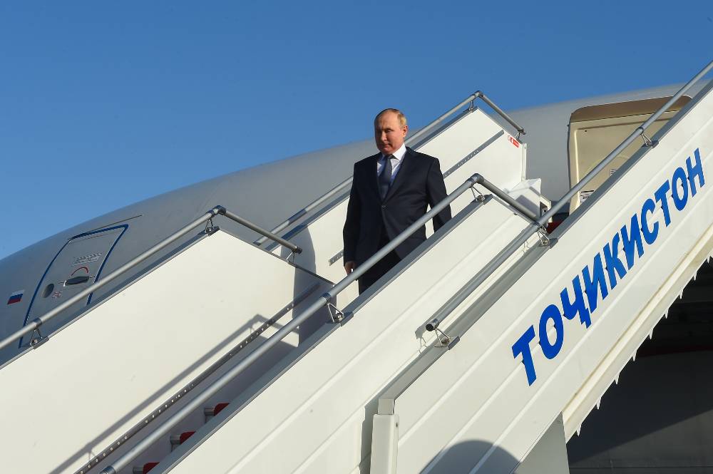 Путин прилетел в Туркмению для участия в Каспийском саммите