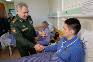 Шойгу награждает отличившихся в спецоперации военнослужащих. Фото © Пресс-служба Минобороны РФ