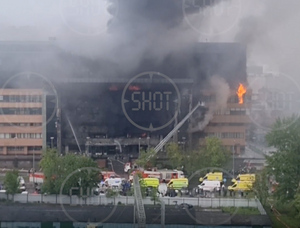 Два человека спасены с восьмого этажа горящего бизнес-центра в Москве