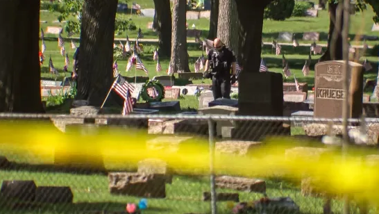 <p>Место стрельбы на кладбище в Расине. Фото © <a href="https://www.npr.org/2022/06/02/1102774766/wisconsin-cemetery-shooting-multiple-victims" target="_blank" rel="noopener noreferrer">NPR / WTMJ</a></p>