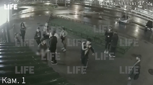 Лайф публикует видео разборок с "гранатой" и пистолетом из-за девушки в петербургском баре