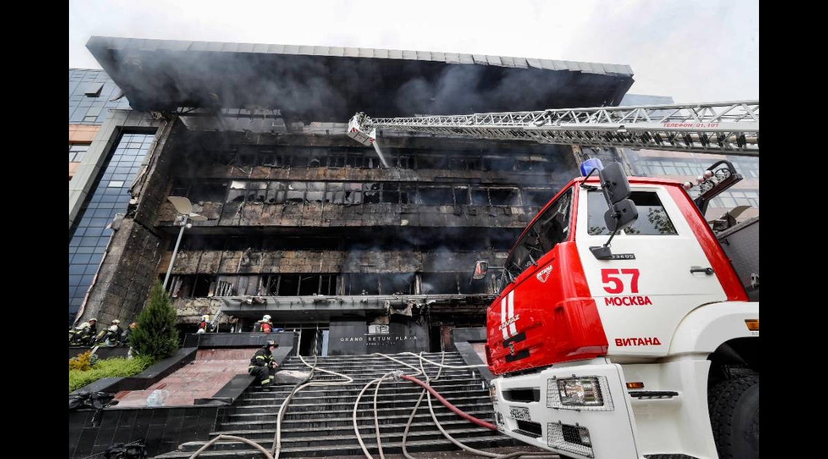 Во сколько потушили пожар в крокусе. Сетунь Плаза 03.06.2022 пожар в здании.