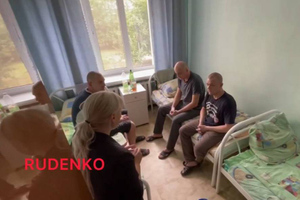 "Пытали тапиком": Опубликовано первое видео с освобождёнными из плена военными РФ и Донбасса

