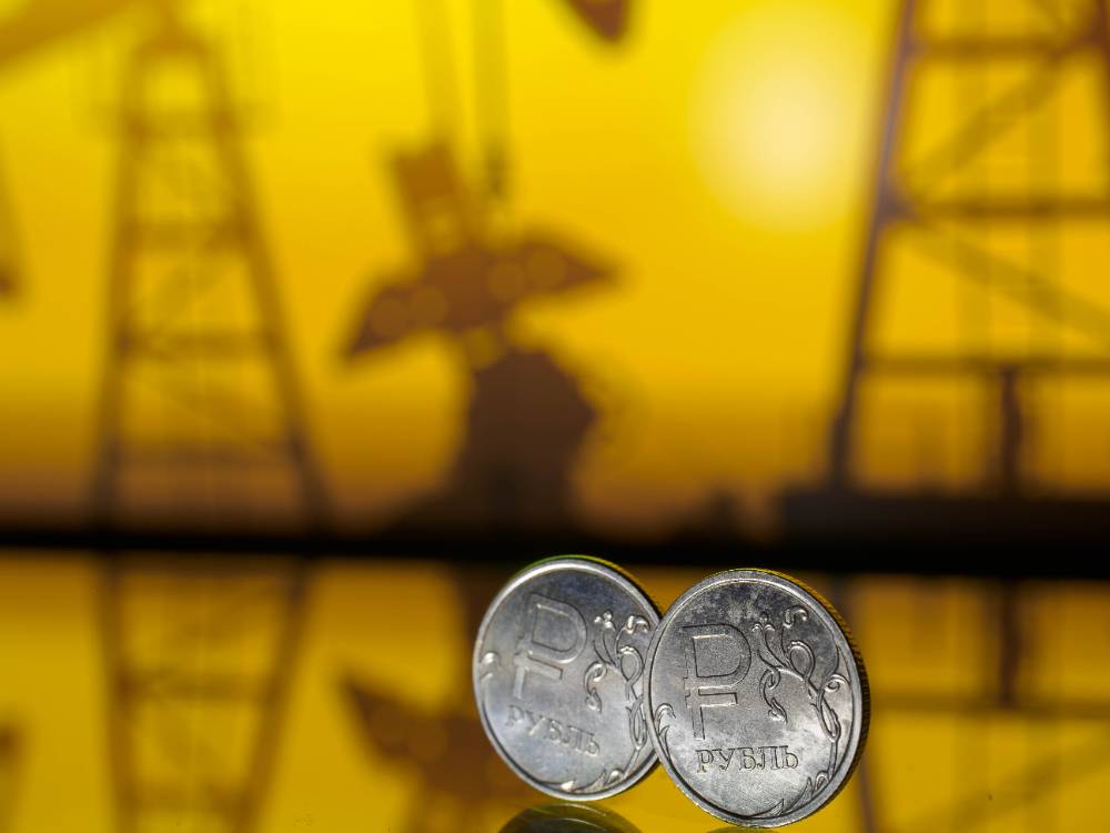 Эксперты описали курсы рубля при последствиях нефтяного эмбарго Евросоюза