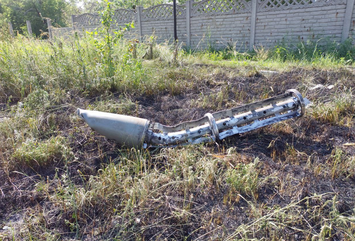 Корпус снаряда, который прилетел по Донецку со стороны ВСУ. Фото © Telegram / Donbass Insider
