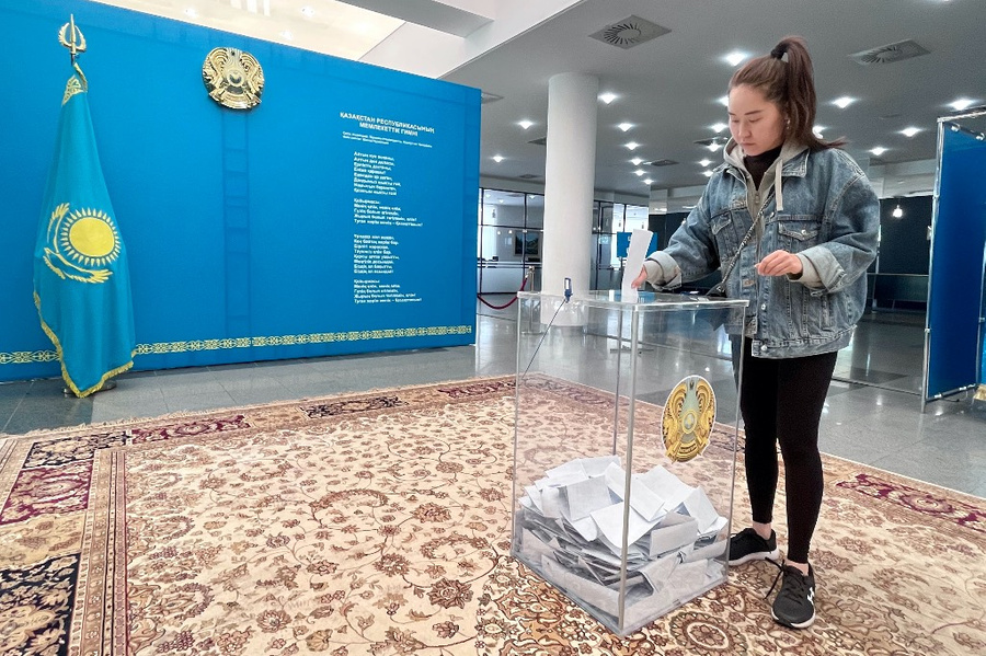 <p>Голосование на референдуме по поправкам в Конституцию Казахстана. © ТАСС /  Михаил Егиков</p>