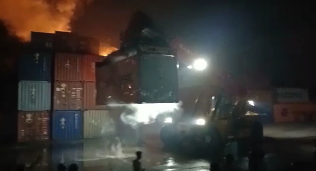 При пожаре на складе в Бангладеш погибло 25 человек и ещё 450 пострадало