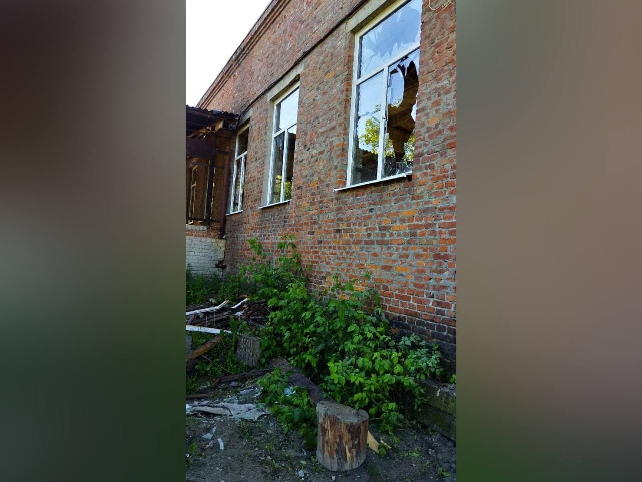 Жилой дом в посёлке Тёткино после обстрела. Фото © Telegram / Роман Старовойт