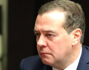Медведев назвал целью шестого пакета санкций ЕС "пожар мировой революции в экономике"