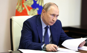 Путин разрешил выплачивать валютный долг России в рублях