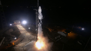Запуск ракеты Falcon 9 с "грузовиком" Dragon отменили из-за проблем в двигателе