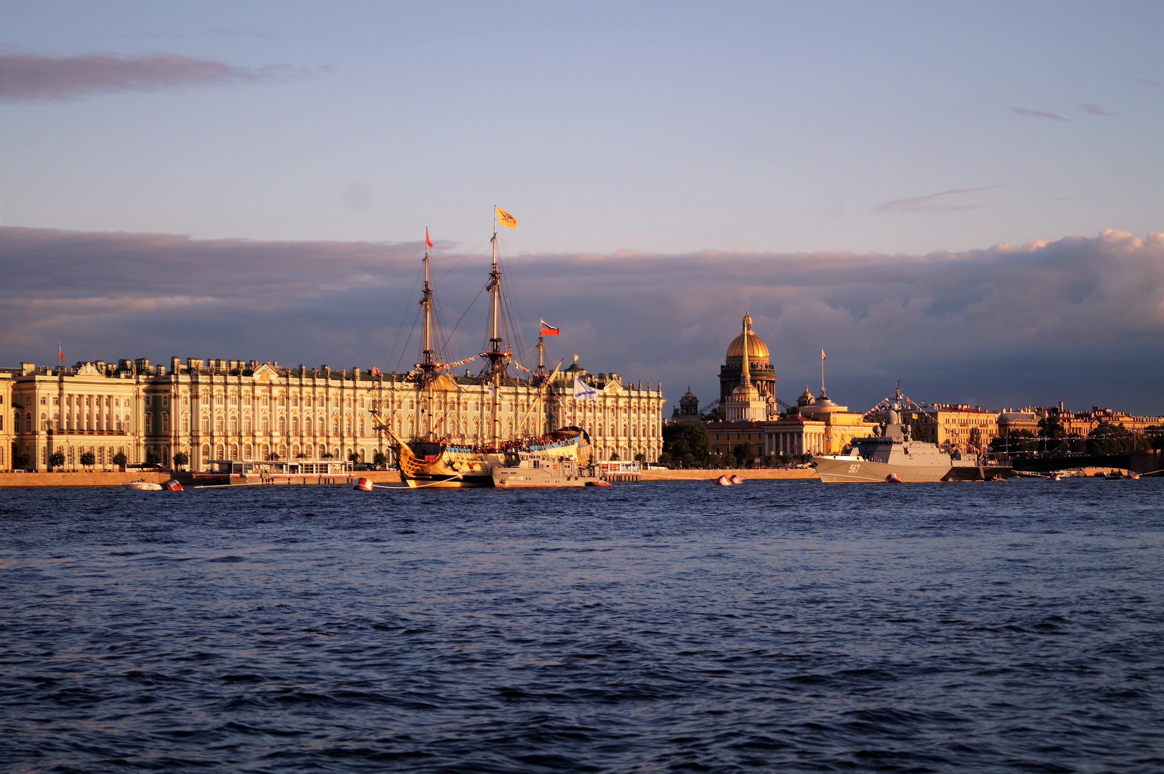 В питере попали. Санкт-Петербург летом. Питер ночью. Петербург ночью летом. Санкт-Петербург в июне.