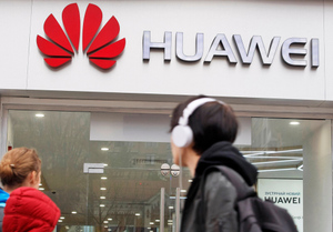 Китайская компания Huawei начала закрывать официальные торговые точки в РФ