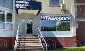 Появилось видео из обменника в Москве, кассирша которого сбежала через окно с 40 млн рублей