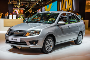 АвтоВАЗ возобновил производство автомобилей Lada Granta с кондиционером