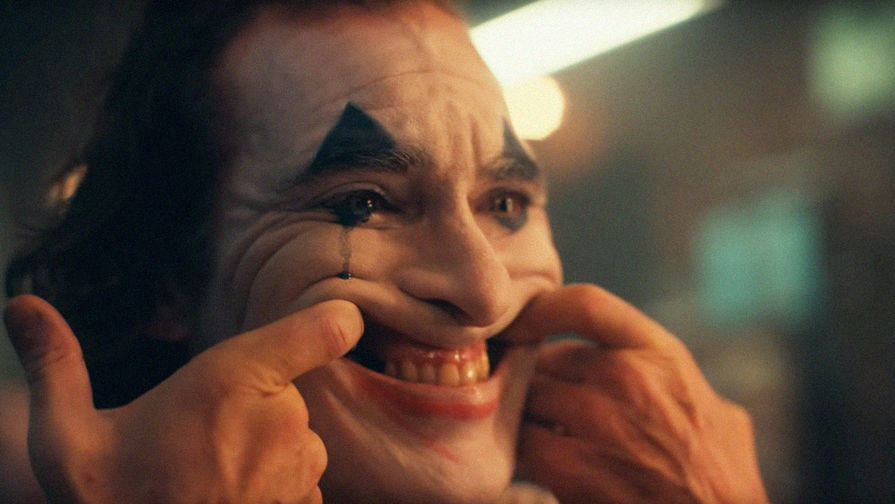 <p>Хоакин Феникс в роли Джокера. Кадр из фильма © DC Comics</p>