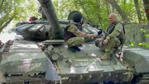 Удар бойцов ДНР из танка Т-72 по позициям ВСУ в районе Авдеевки сняли на видео