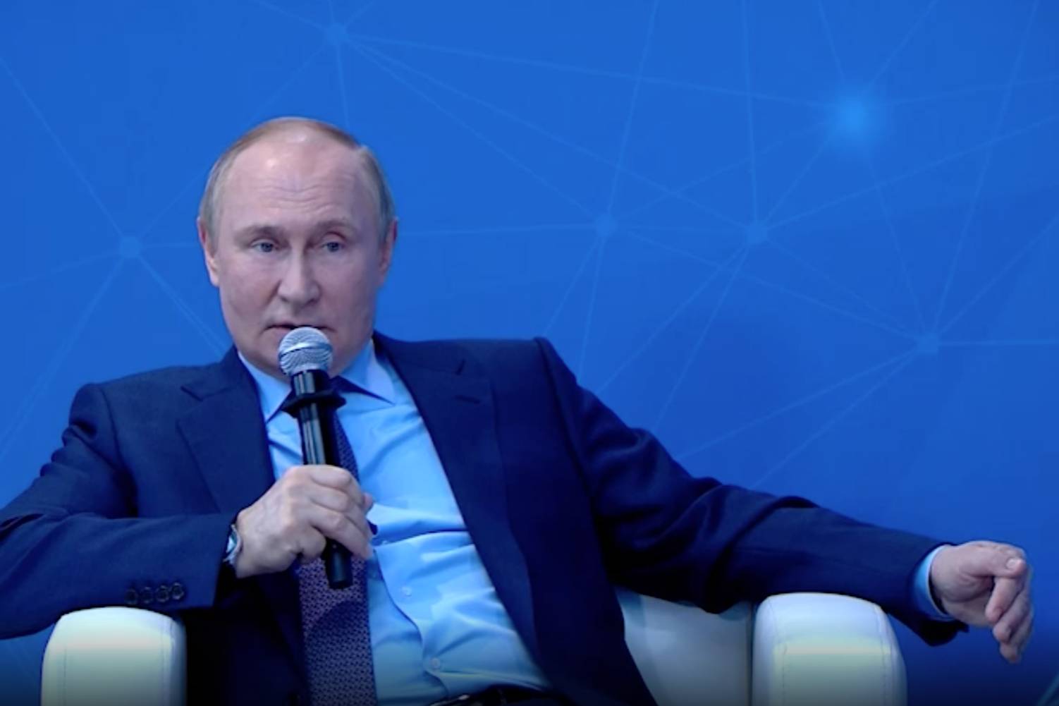 Путин: Если экономика будет хромать, чихать и кашлять  в стране не будет ничего