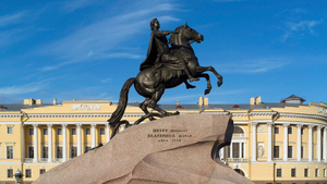 Петербуржцам и гостям города показали самые необычные памятники Петру I