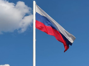 Минпросвещения утвердило стандарт поднятия флага России в школах