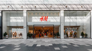 "Имею право покупать одежду": Россиянин подал на H&M в суд из-за дискриминации