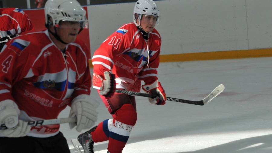 Президенты РФ и Финляндии в дружеском хоккейном матче в 2012 году. Фото © ТАСС /Алексей Никольский