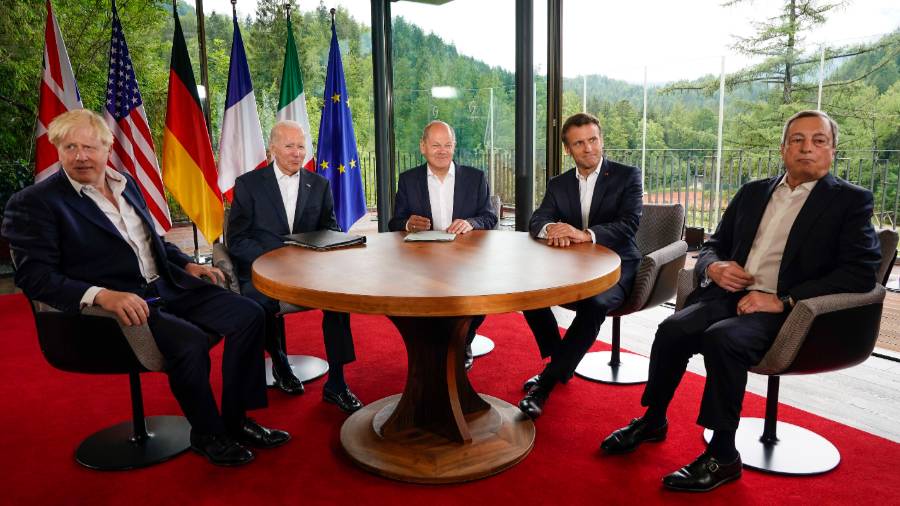 Мировое лидерство может перейти от G7 к БРИКС, считают на Западе