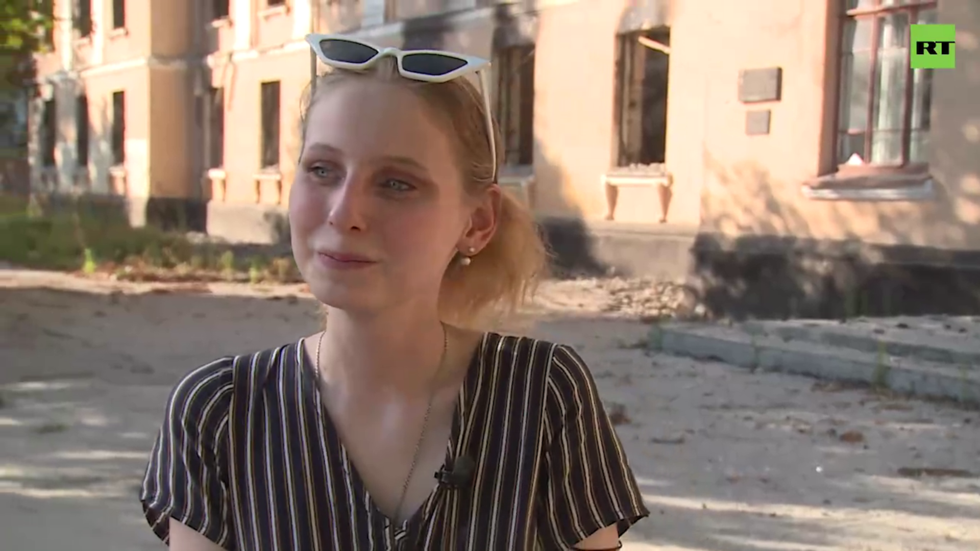 Встречавшая российские войска в Лисичанске девушка рассказала о запрете на русские песни