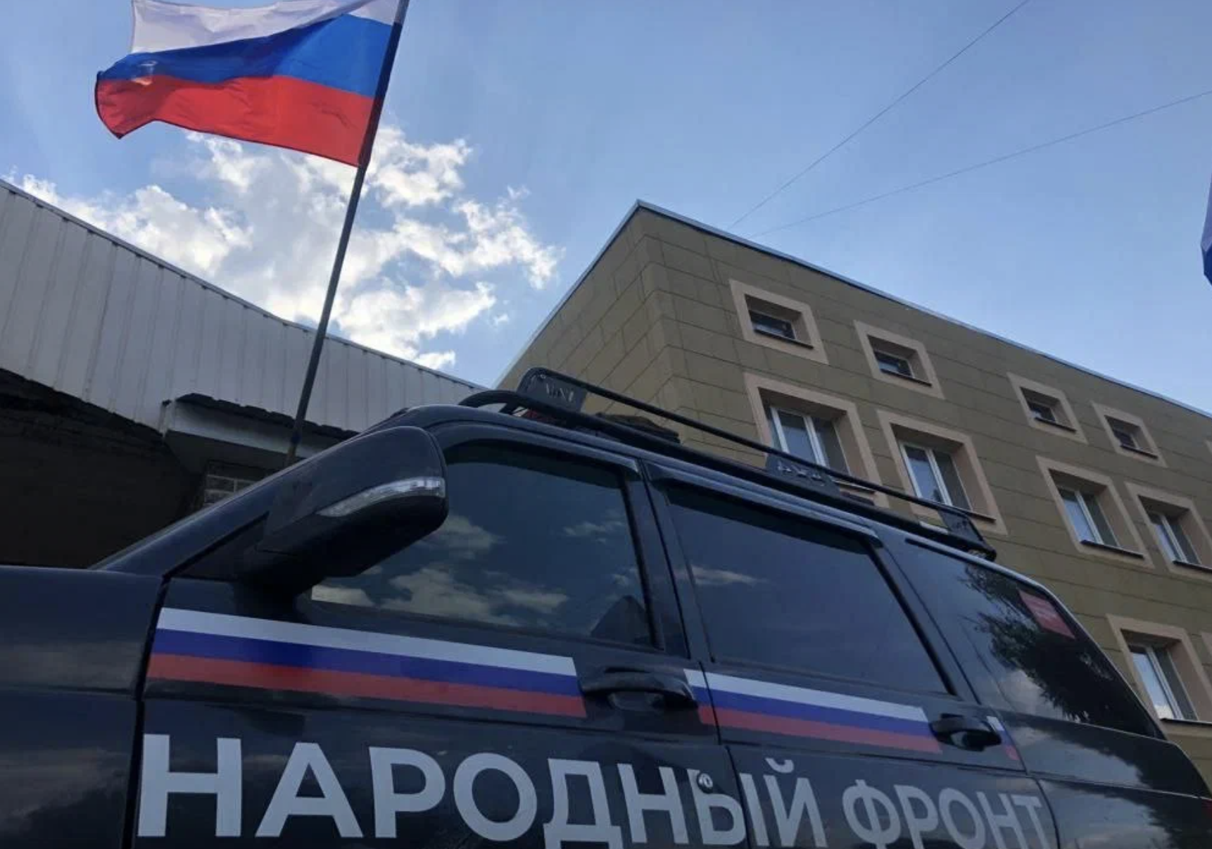 В Харьковской области установят свыше 500 российских флагов и перекрасят в цвета триколора объекты инфраструктуры