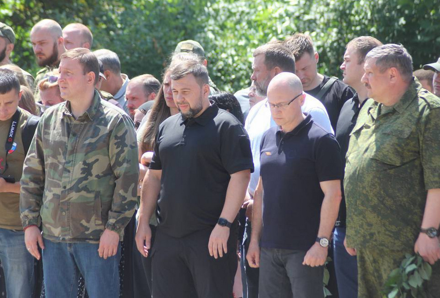 Турчак, Кириенко и Пушилин простились с волонтёрами, погибшими в результате удара ВСУ. Фото © Telegram / Андрей Турчак Z