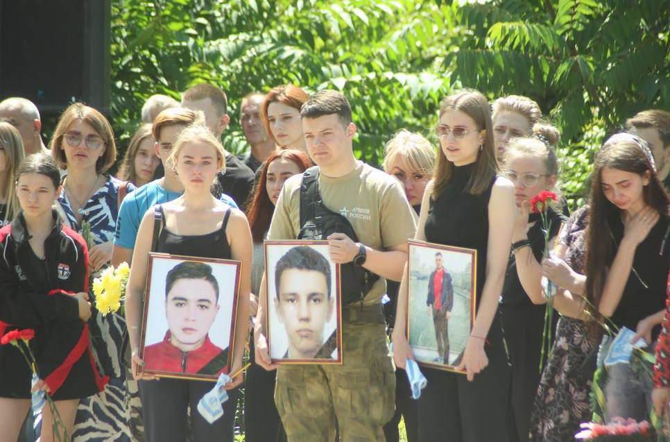 Церемония прощания с волонтёрами, погибшими в результате удара ВСУ. Фото © Telegram / Андрей Турчак Z
