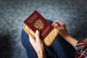 В банк без паспорта: При каких операциях он теперь не нужен