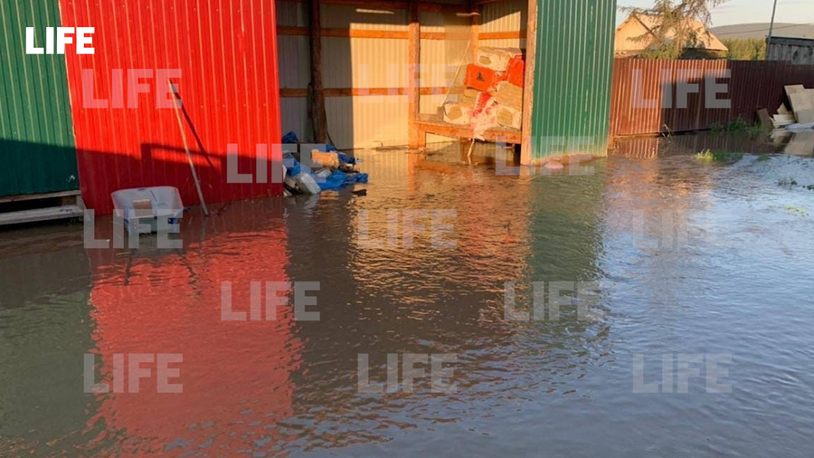 Затопленный в Якутии Верхоянск. Фото с места происшествия в редакцию Лайфа прислал гражданский журналист через приложение LiveCorr (доступно на Android и iOS)