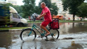 Названы регионы России, где в ближайшие дни ожидаются жара и сильные ливни