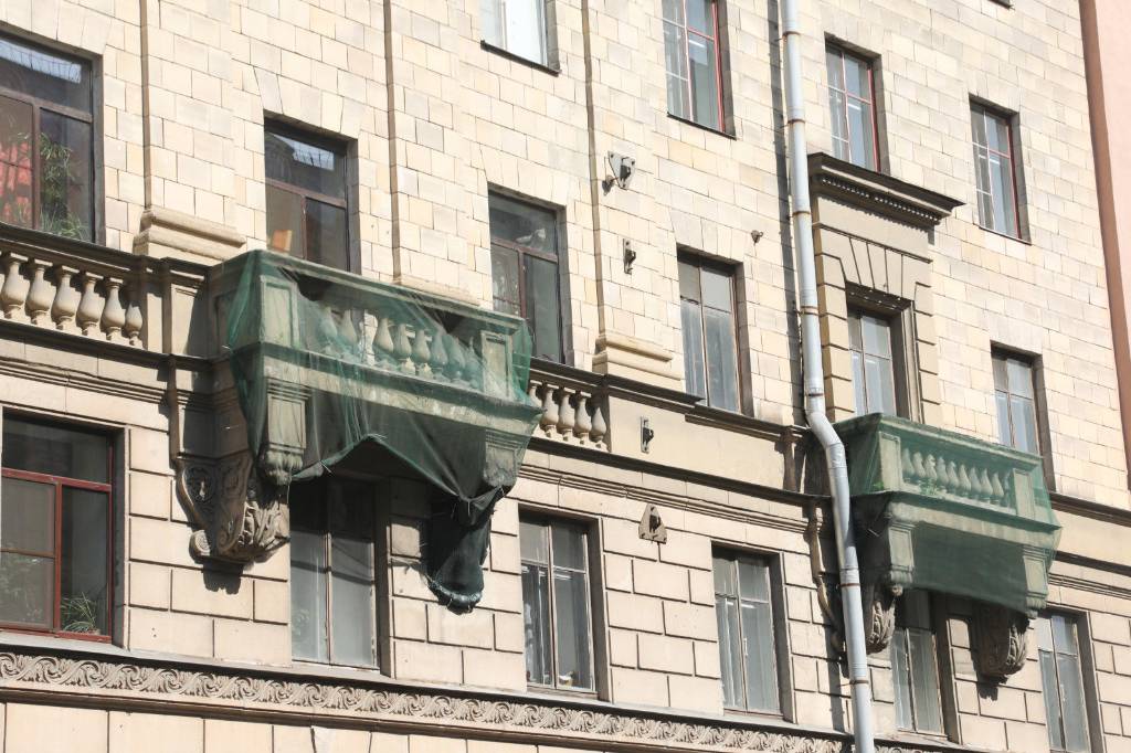 В Санкт-Петербурге до конца года отремонтируют почти 10 тысяч аварийных балконов
