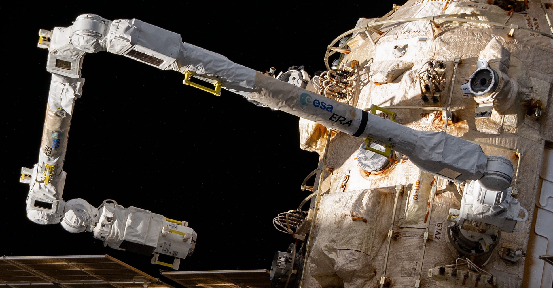 Космический манипулятор ERA, установленный на лабораторном модуле МКС "Наука". Фото © Википедия