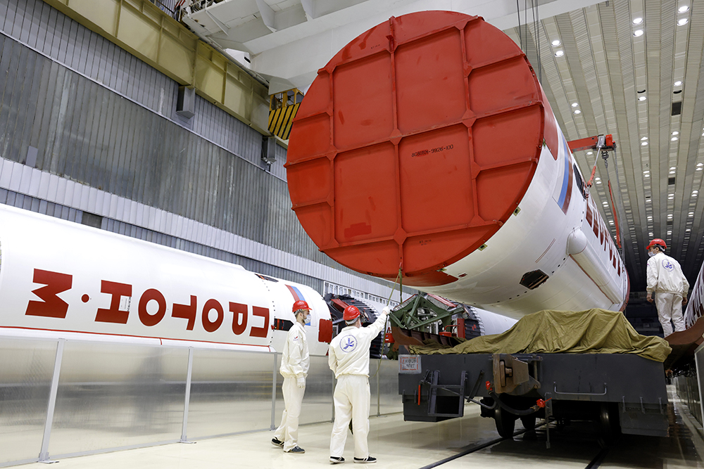 Подготовка к отправке ракеты "Протон-М" в Москве. Фото © ТАСС 