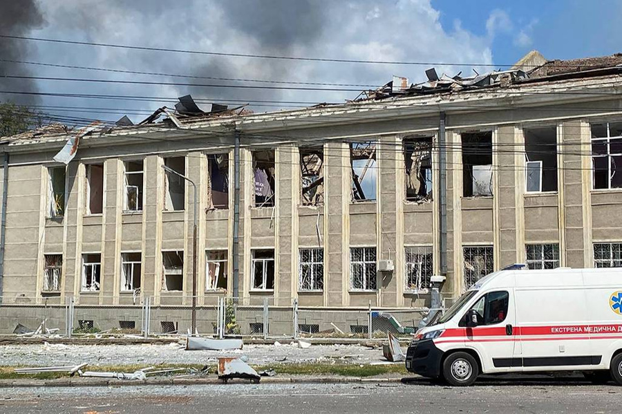 <p>Уничтоженный Дом офицеров в Виннице. Обложка © ТАСС / AP</p>