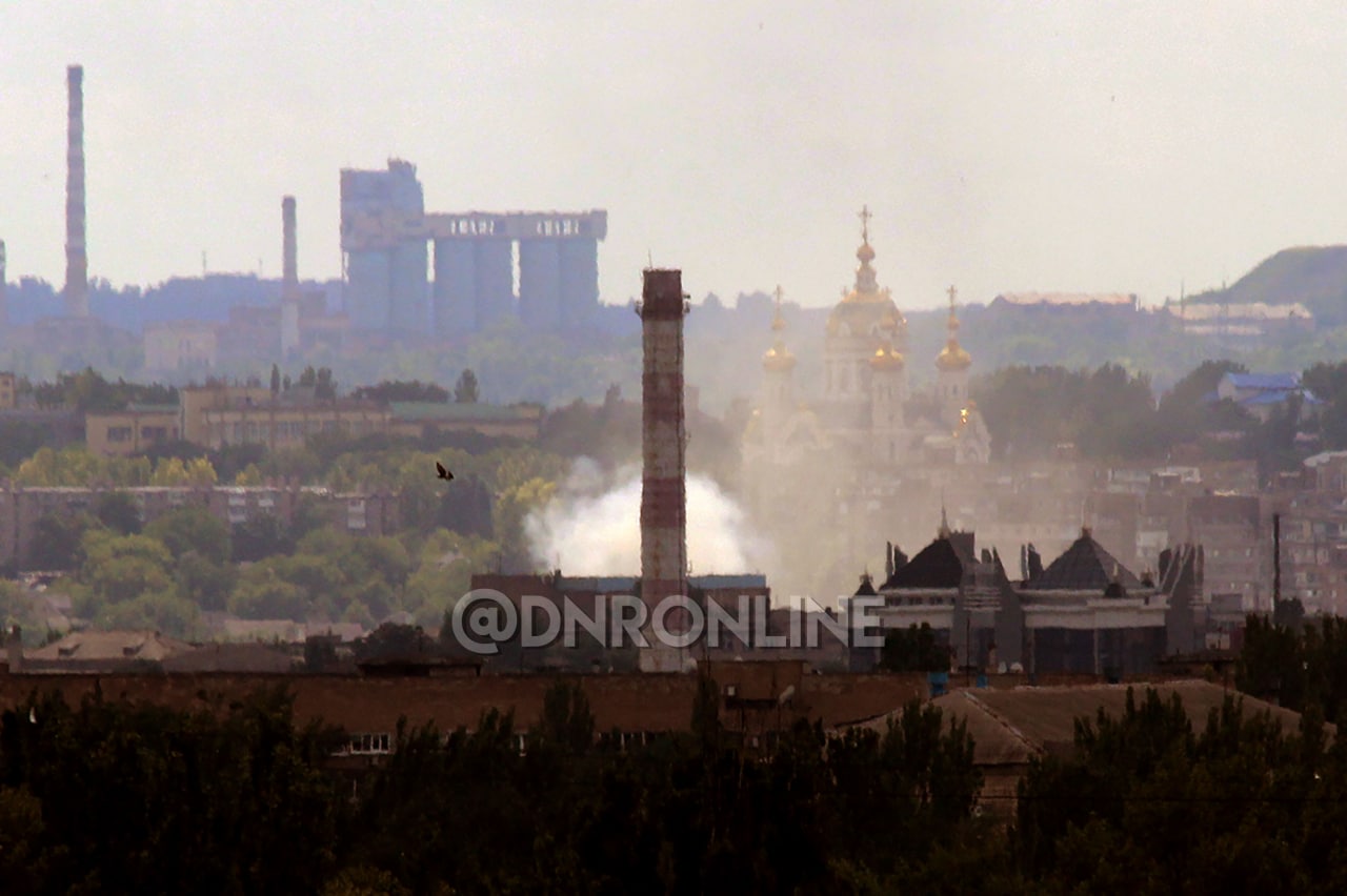 ВСУ обстреляли автовокзал "Центр" в Донецке. Фото © Telegram / "ДНР Онлайн"