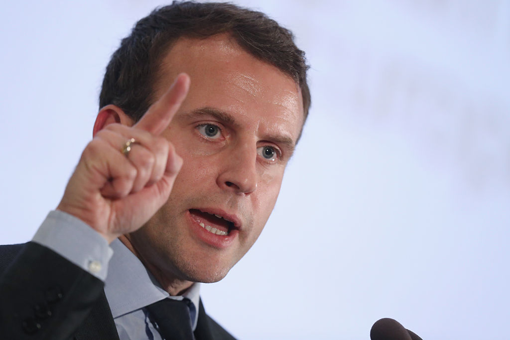 Макрон заявил о желании Франции остановить конфликт на Украине без прямого вмешательства