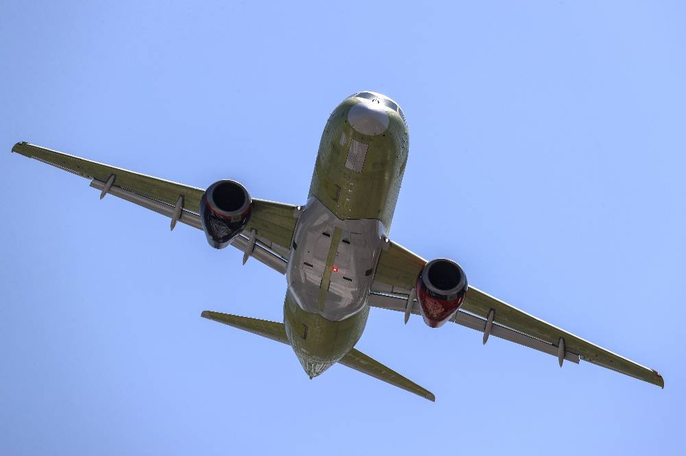 Самолёт SSJ 100 с российским двигателем сертифицируют до конца 2023 года