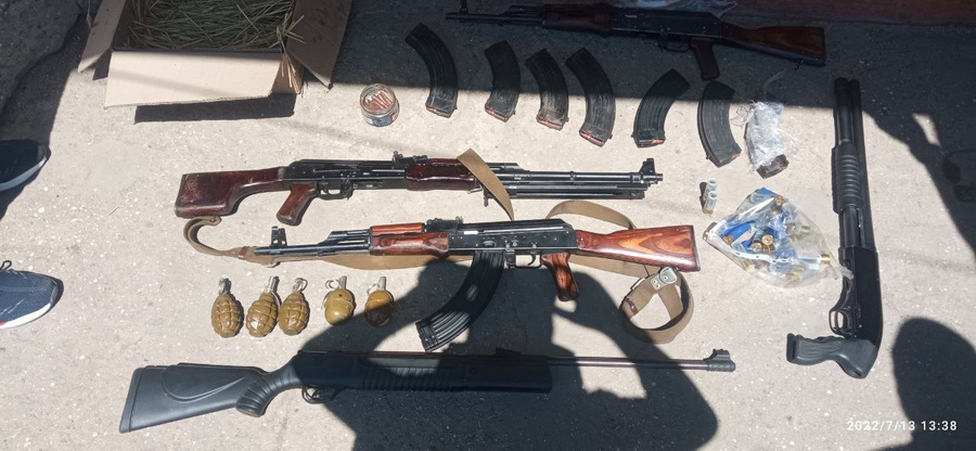 <p>Найденное у задержанного в Мелитополе оружие. Фото © Телеграм-канал "ГУ МВД ЗП"</p>