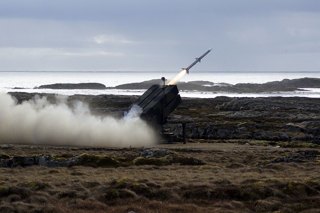 Запуск ракеты с норвежского ЗРК NASAMS. Фото © Wikipedia / Ministerie van Defensie