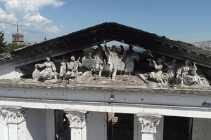 В ЛНР назвали возможную причину взрыва драмтеатра в Мариуполе