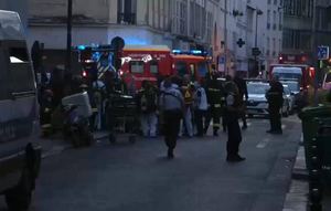 В Париже открыли стрельбу по посетителям бара